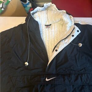 Vintage Nike Men's Black puffer Jacket size xl